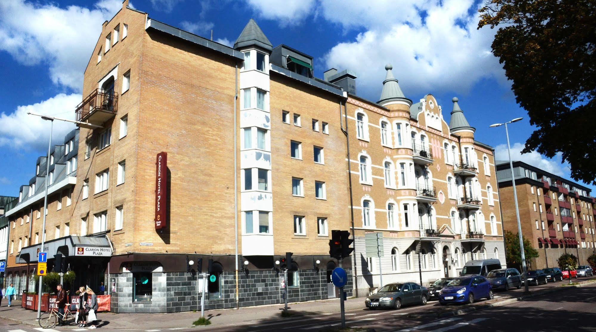 Plaza Hotel 4*